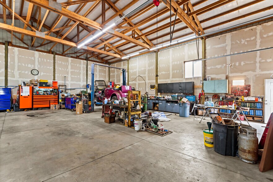 More Photos Of 3894 Roosevelt Blvd, Eugene Industrial For Sale