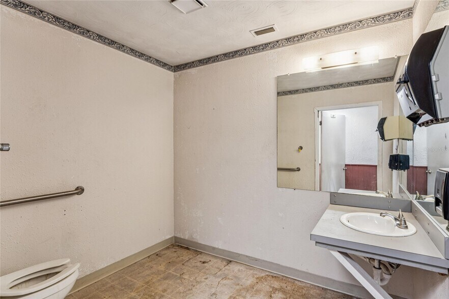 More Photos Of 5273 Treiman Blvd, Dade City Freestanding For Sale