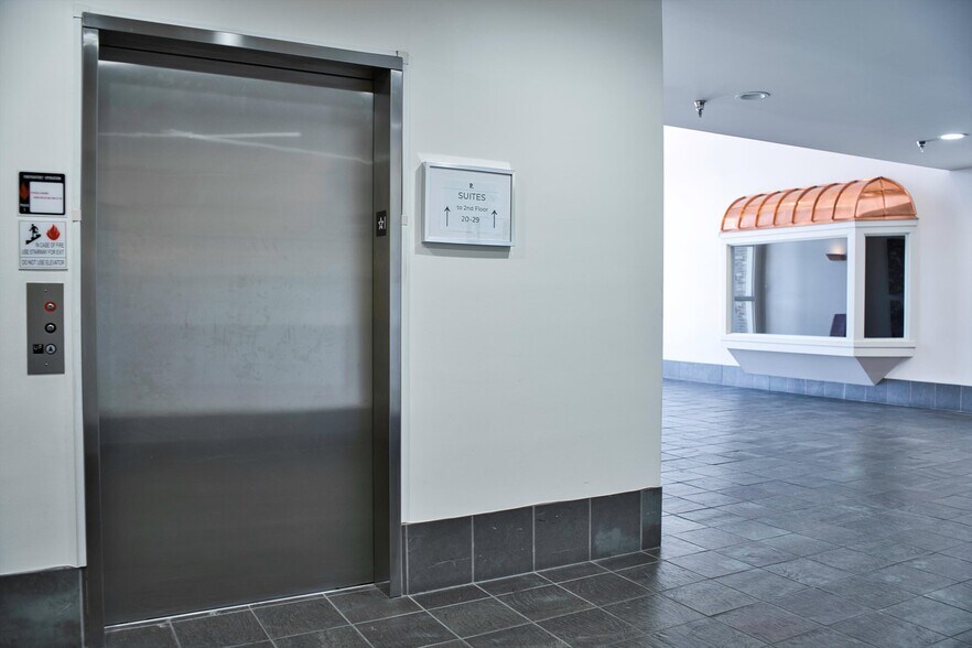 More Photos Of 8911 Lakewood Dr, Windsor Medical For Lease