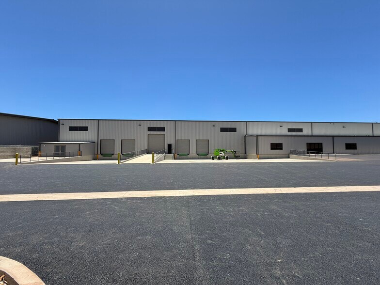 More Photos Of 91-209 Kuhela St, Kapolei Warehouse For Lease