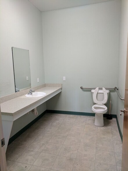 More Photos Of 150 SE 17th St, Ocala Office For Sale