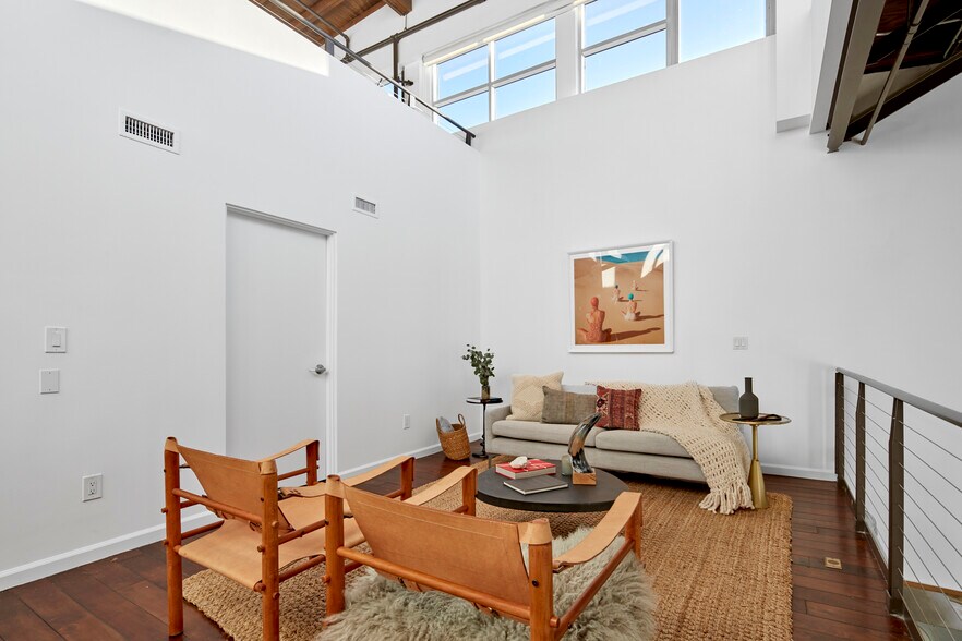 More Photos Of 2100 Abbot Kinney Blvd, Venice Office For Lease