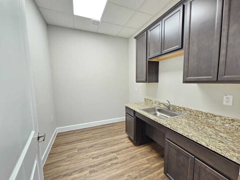 More Photos Of 25145 Star Lane, Katy Medical For Lease