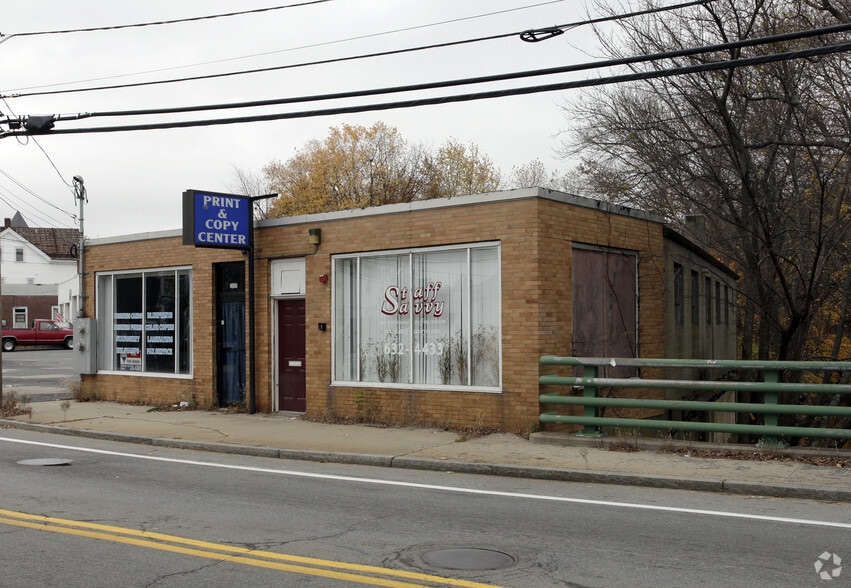 More Photos Of 1333 Plainfield St, Johnston Freestanding For Lease