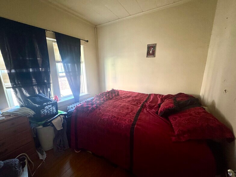 More Photos Of 3213 Washington Ave, Racine Storefront Retail Residential For Sale