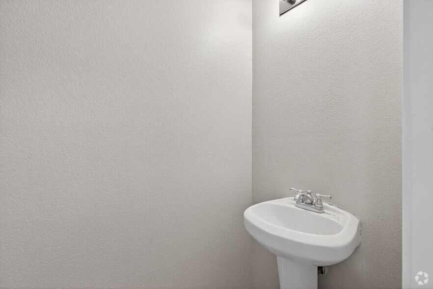 More Photos Of 1502 Claremont Cir, Marble Falls Apartments For Sale