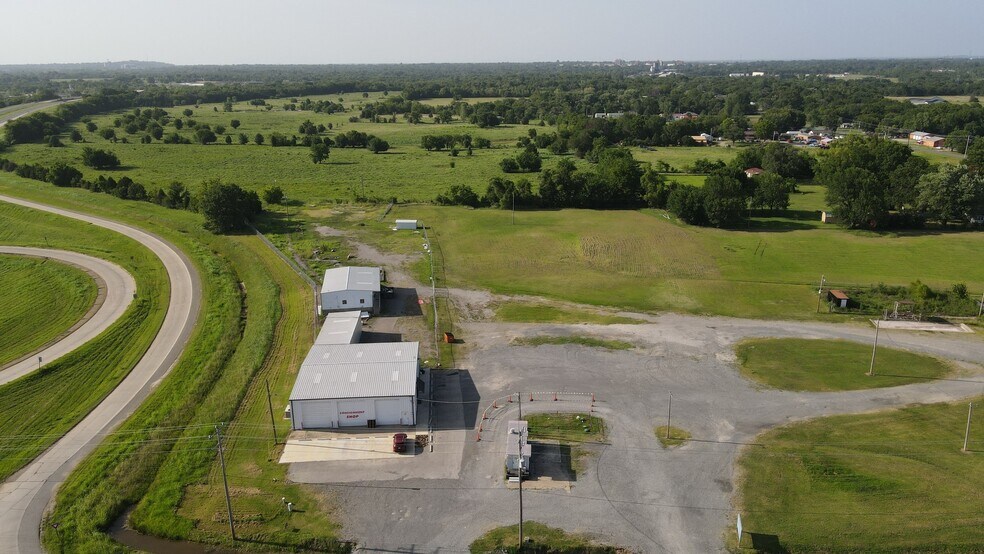 More Photos Of 120 W Peak Blvd, Muskogee Freestanding For Sale