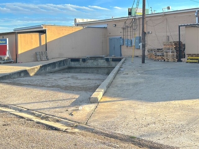 More Photos Of 616 US Highway 181, Taft Freestanding For Sale