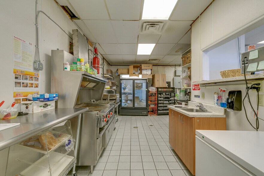 More Photos Of 508 Henslee Dr, Dickson Service Station For Sale