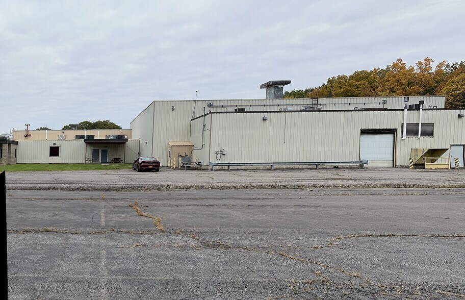 More Photos Of 6 Morrill Pl, Fulton Manufacturing For Sale