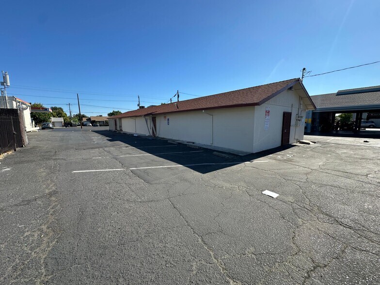 More Photos Of 5026 Fruitridge Rd, Sacramento Medical For Lease