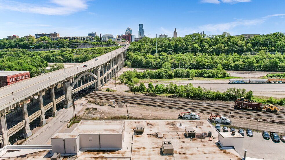 More Photos Of 1215 W 12th St, Kansas City Flex For Lease