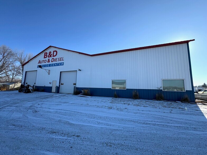 More Photos Of 1006 S Lawler, Mitchell Warehouse For Sale
