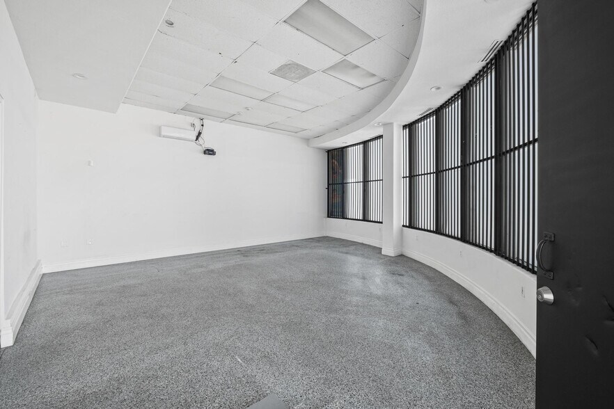 More Photos Of 18750 Crenshaw Blvd, Torrance General Retail For Sale