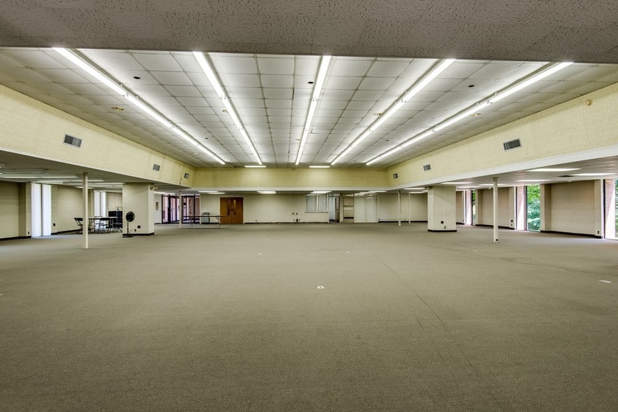 More Photos Of 305 E Hunt St, Dickson Office For Sale