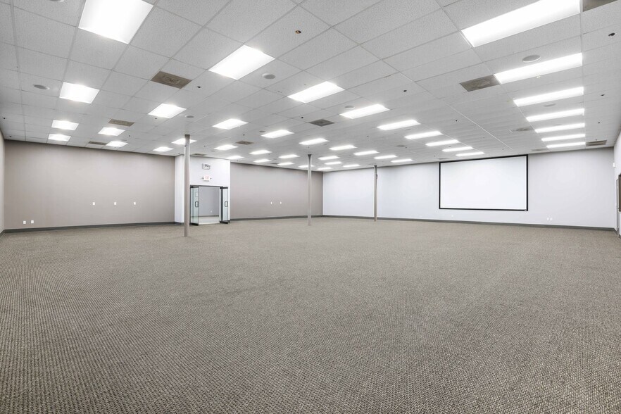 More Photos Of 3150 E Birch St, Brea Manufacturing For Sale