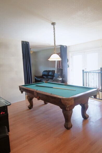 More Photos Of 404 3rd St, Capitan Flex For Sale