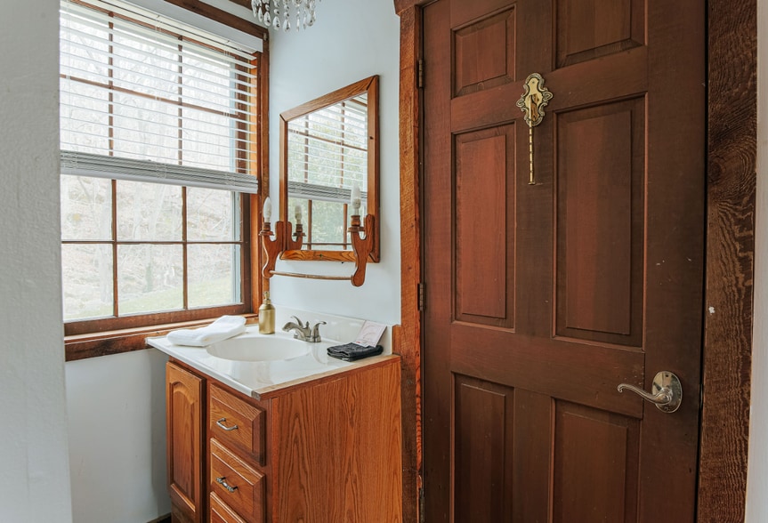 More Photos Of 352 Tye River Tpke, Vesuvius Hospitality For Sale