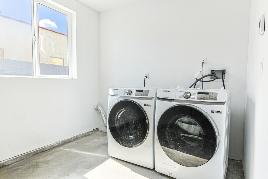 More Photos Of 1923 Carmona Ave, Los Angeles Multifamily For Sale