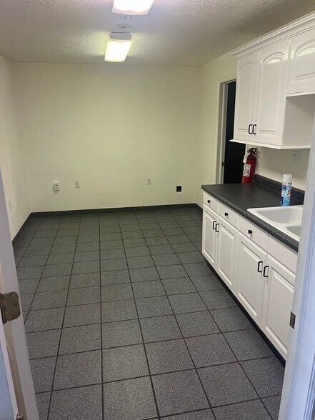 More Photos Of 4343 W 7800 S, West Jordan Service For Lease