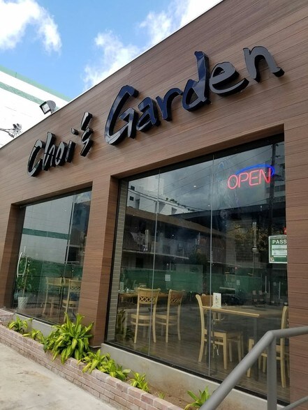 More Photos Of 1303 Rycroft St, Honolulu Restaurant For Sale