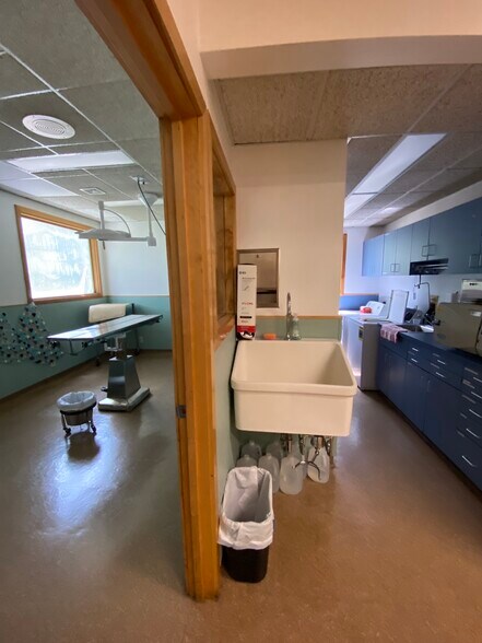 More Photos Of 154 Sturbridge Rd, Charlton Veterinarian Kennel For Lease