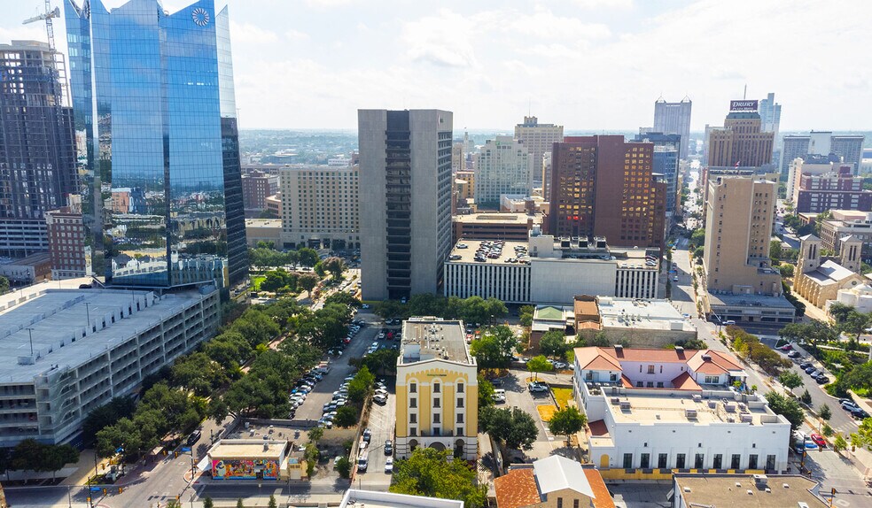 More Photos Of 120 Camaron St, San Antonio Hotel For Sale