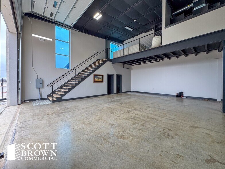 More Photos Of 1725 N Hwy 377, Roanoke Warehouse For Lease
