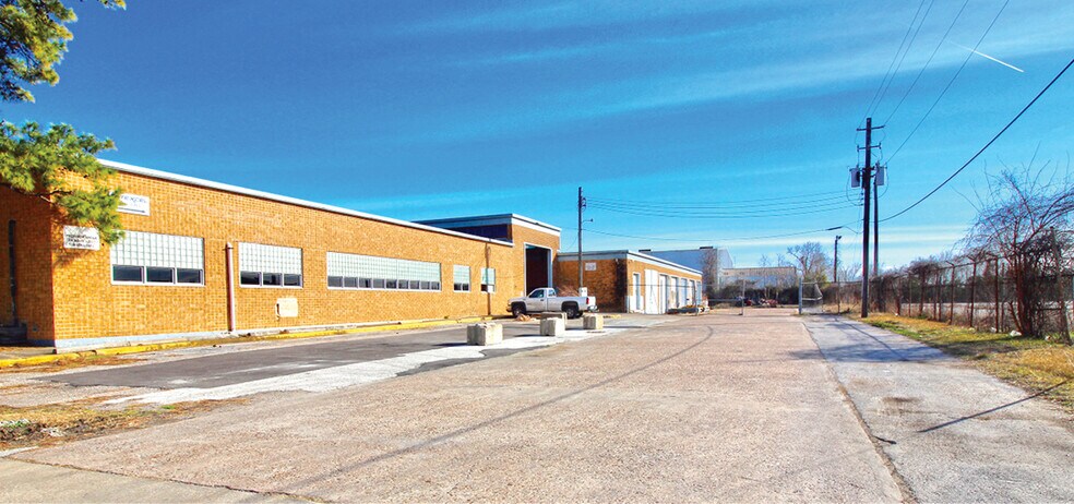 More Photos Of 5520 Armour Dr, Houston Warehouse For Lease