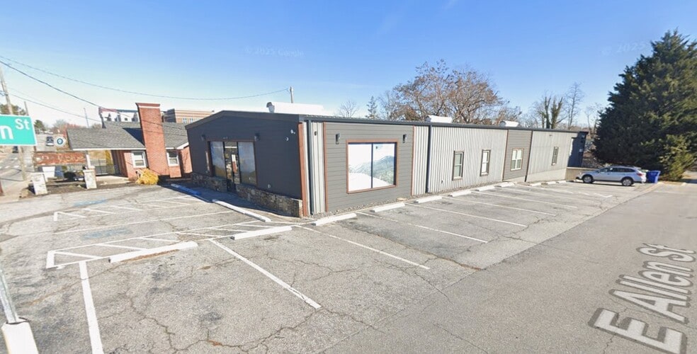 More Photos Of 120 S Grove St, Hendersonville Light Manufacturing For Sale