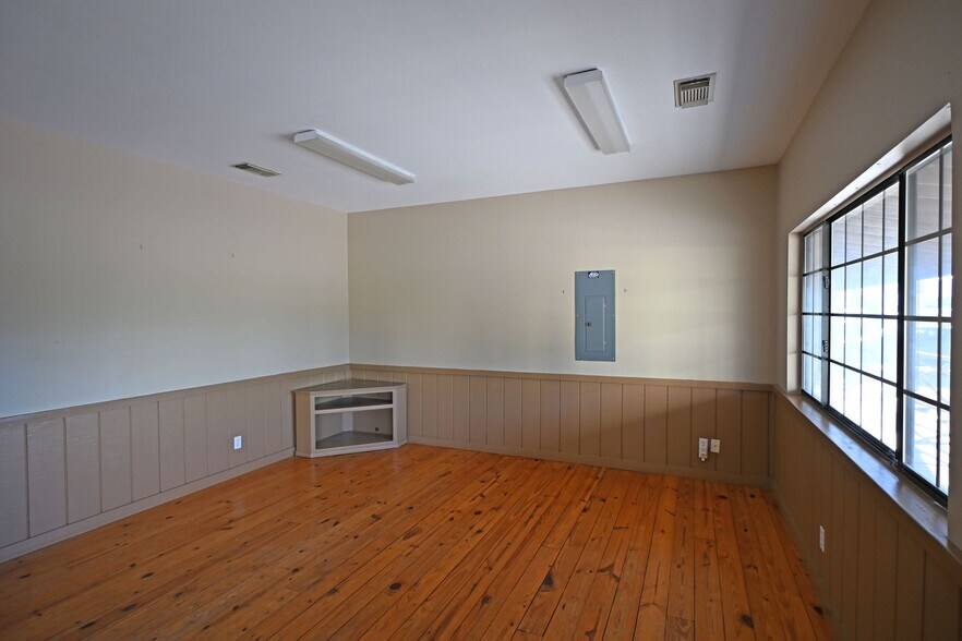More Photos Of 1642 FM 2673, Canyon Lake Storefront Retail Office For Lease