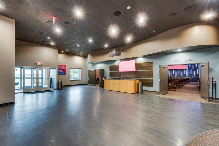 More Photos Of 260 N Miller Rd, Mansfield Religious Facility For Sale