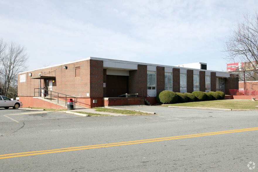 More Photos Of 3146 Starlight Dr, Winston-Salem Industrial For Lease