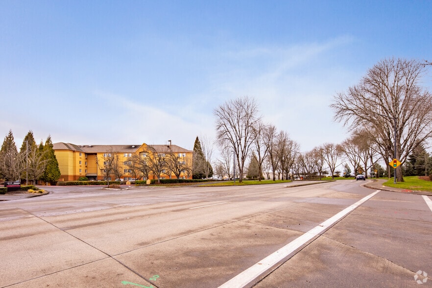 More Photos Of 3133 NE Shute Rd, Hillsboro Hotel For Sale