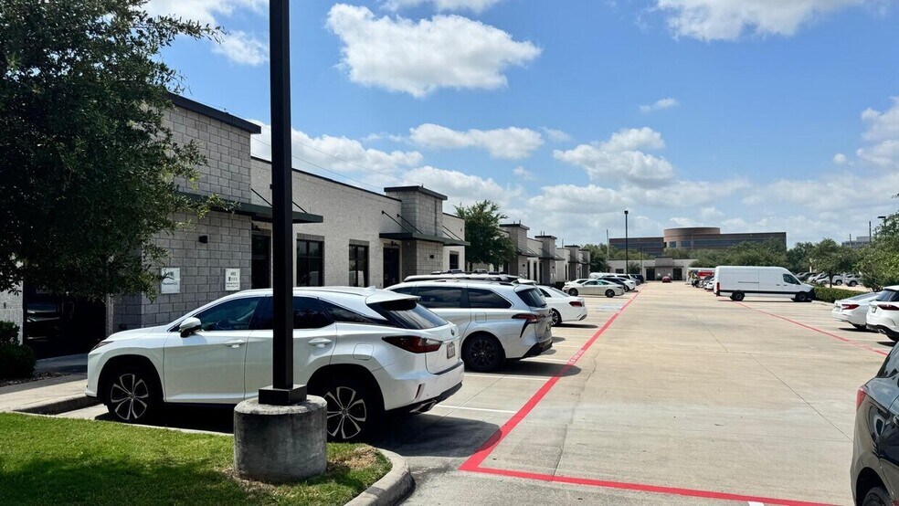 More Photos Of 12440 Emily Ct, Sugar Land Office Residential For Lease