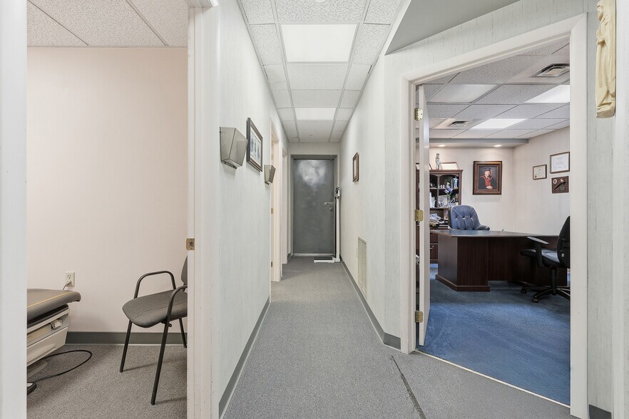 More Photos Of 381 N 9th Ave, Scranton Medical For Sale