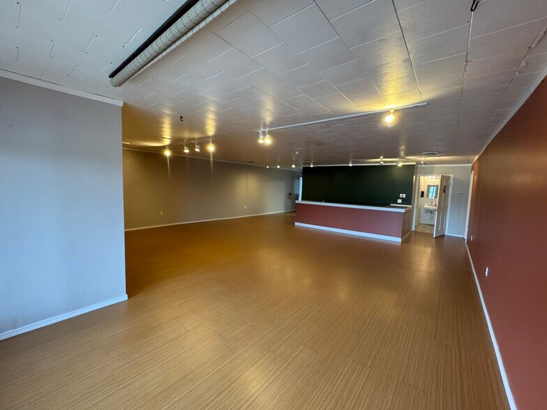 More Photos Of 86 Briggs St, Johnstown Freestanding For Lease