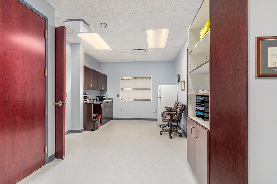 More Photos Of 9475 N Holly Rd, Grand Blanc Medical For Sale
