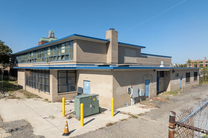 More Photos Of 3550 John C Lodge Fwy, Detroit Schools For Sale
