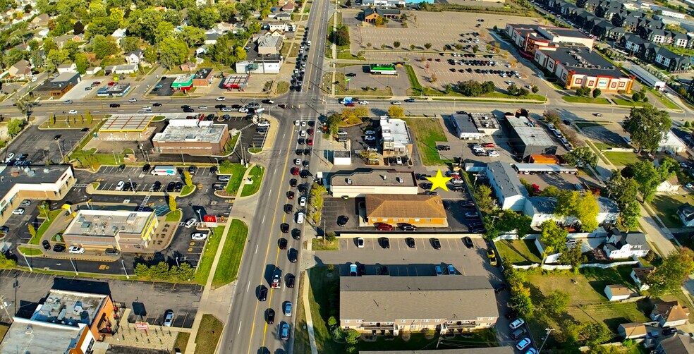 More Photos Of 41-47 W Maple Rd, Clawson General Retail For Sale