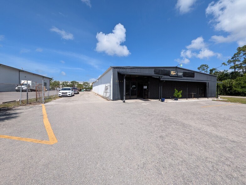Primary Photo Of 2200 51st St, Sarasota Warehouse For Lease