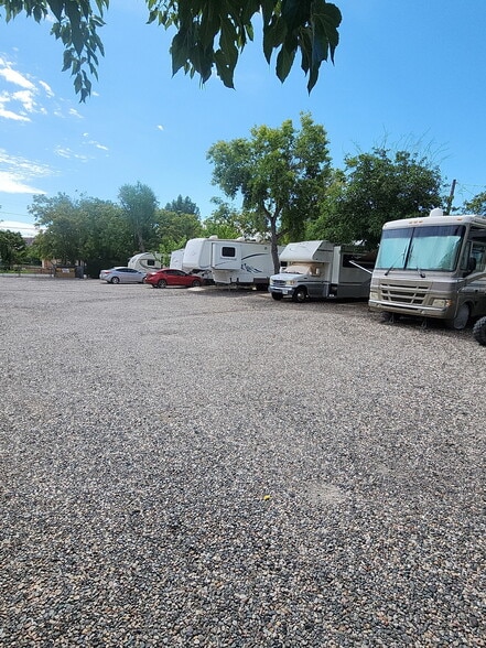 More Photos Of 427 N 15th St, Cottonwood Trailer Camper Park For Sale