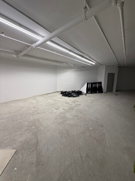 More Photos Of 1818-1838 Amsterdam Ave, New York Specialty For Sale