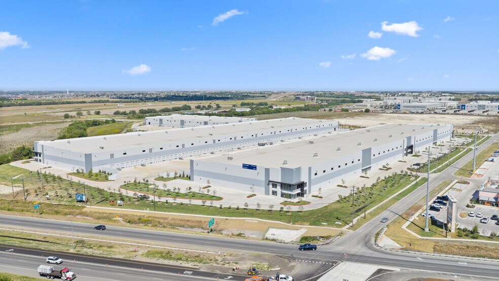 More Photos Of 151 Alliance Blvd, Hutto Distribution For Sale