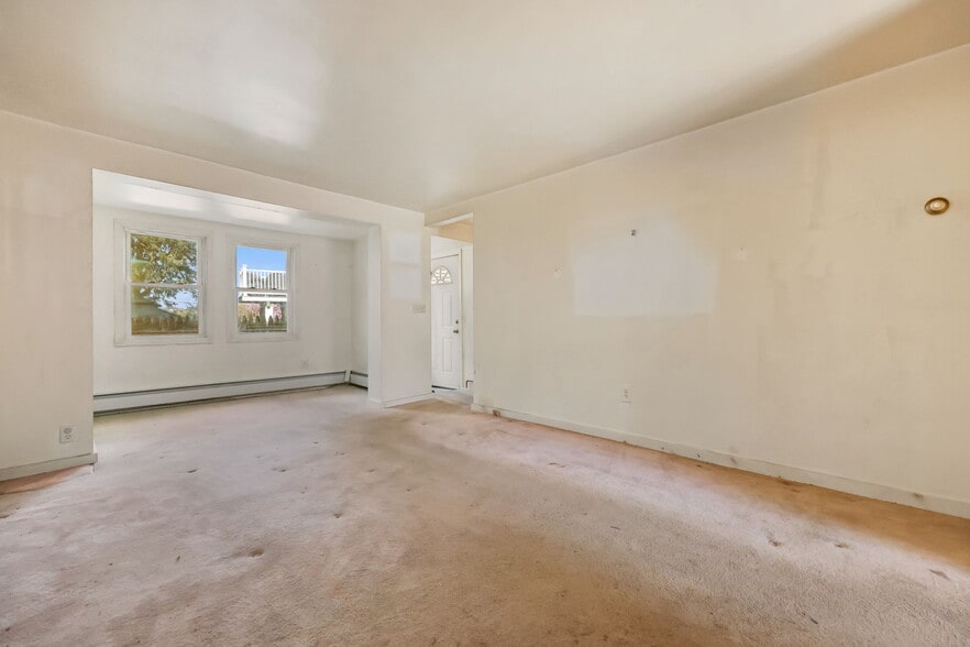 More Photos Of 15 Henry St, Greenwich Multifamily For Sale