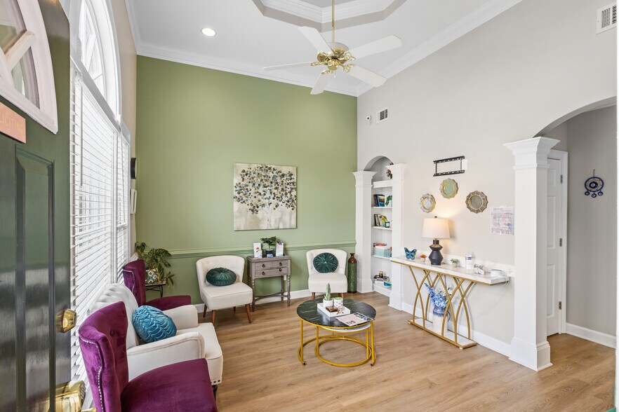 More Photos Of 555 Sun Valley Dr, Roswell Office For Lease