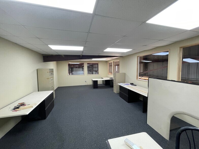 More Photos Of 7636 Clarewood Dr, Houston Industrial For Sale