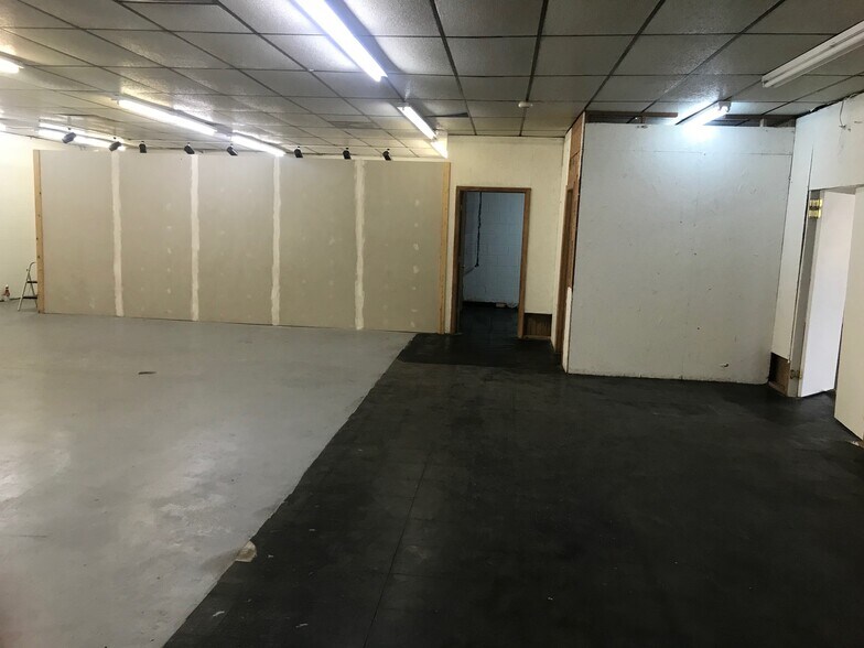 More Photos Of 327 & 323 John C Calhoun Dr, Orangeburg Freestanding For Sale