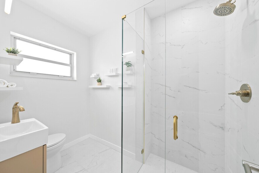 More Photos Of 525 N Federal Hwy, Lake Worth Beach Hotel For Sale