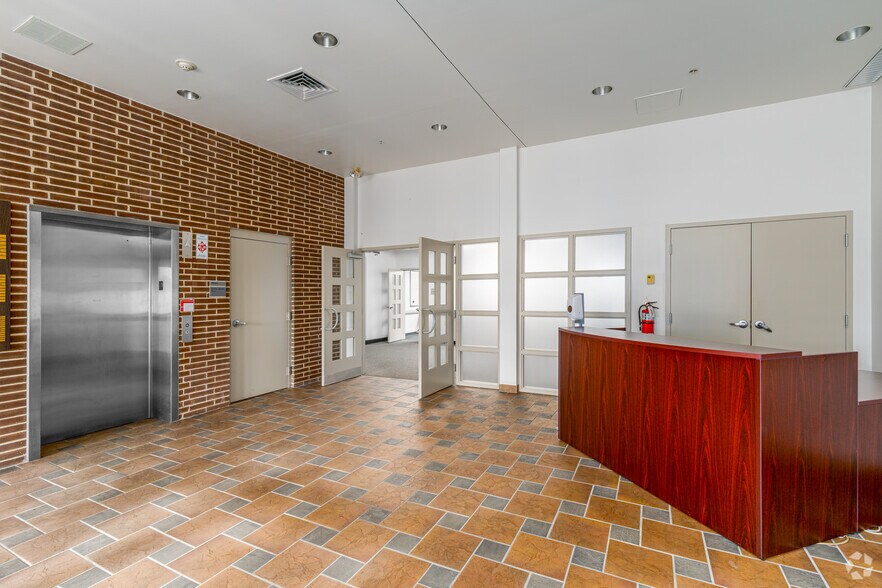 More Photos Of 800 Barksdale Rd, Newark Office For Sale